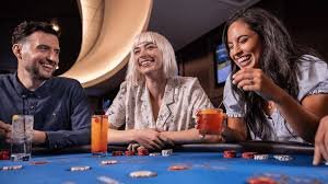 Tampilan meja dealer langsung Texas Hold'em Bonus di dolpin78